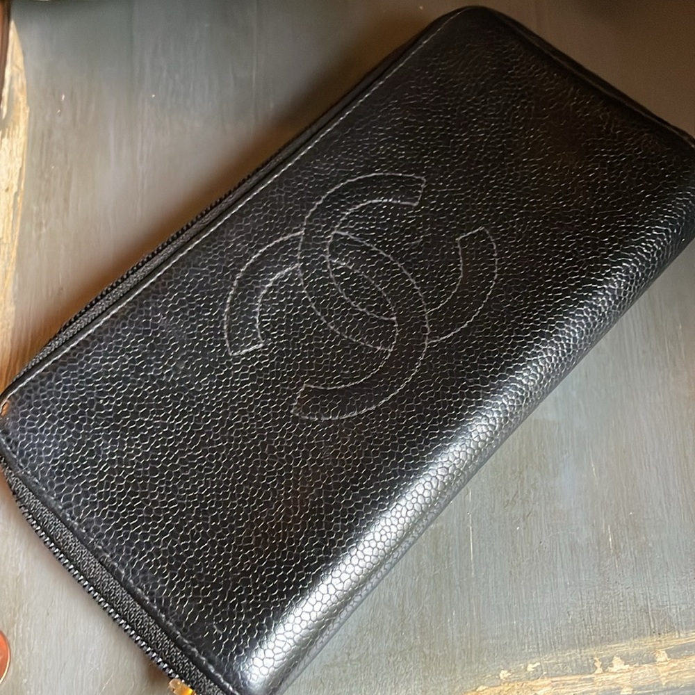 Chanel CC Caviar Zip Around Wallet in Black . Vintage and Pre Loved Condition - Picture 11 of 15